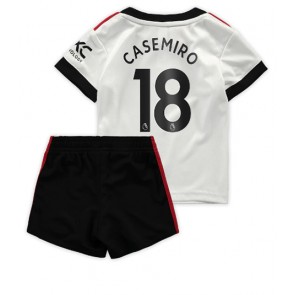 Manchester United Casemiro #18 kläder Barn 2022-23 Bortatröja Kortärmad (+ korta byxor)
